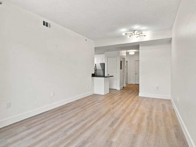 2020 GREENVIEW SHORES Boulevard 109, Wellington, FL 33414