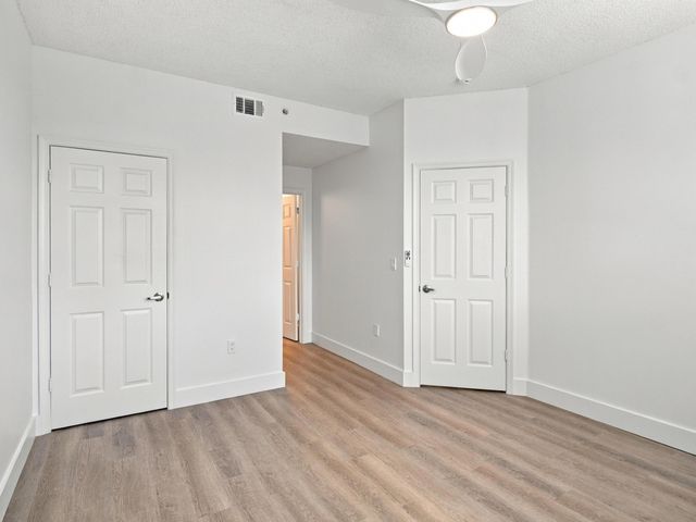 2020 GREENVIEW SHORES Boulevard 109, Wellington, FL 33414