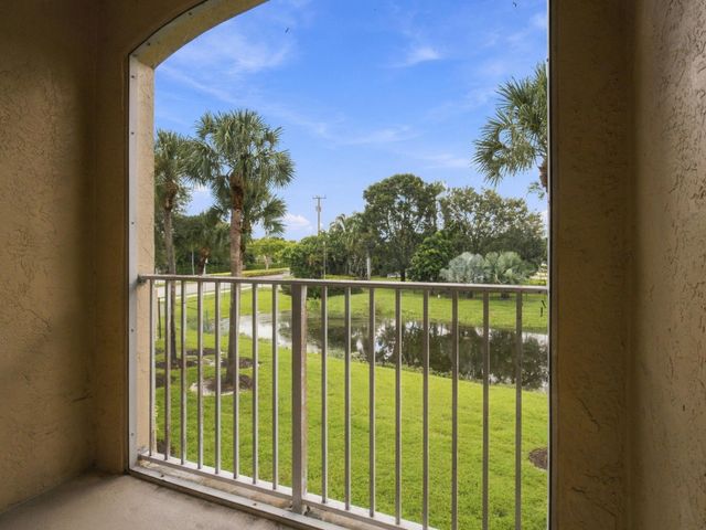 2020 GREENVIEW SHORES Boulevard 109, Wellington, FL 33414