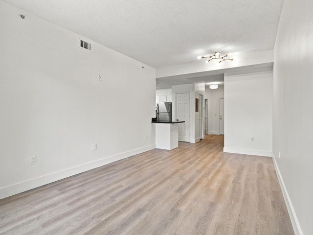 2020 GREENVIEW SHORES Boulevard 109, Wellington, FL 33414