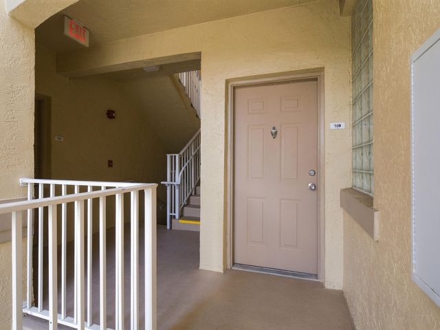 2020 GREENVIEW SHORES Boulevard 109, Wellington, FL 33414