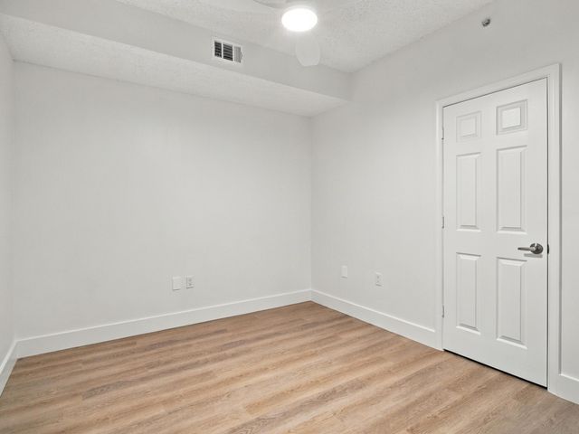 2020 GREENVIEW SHORES Boulevard 109, Wellington, FL 33414