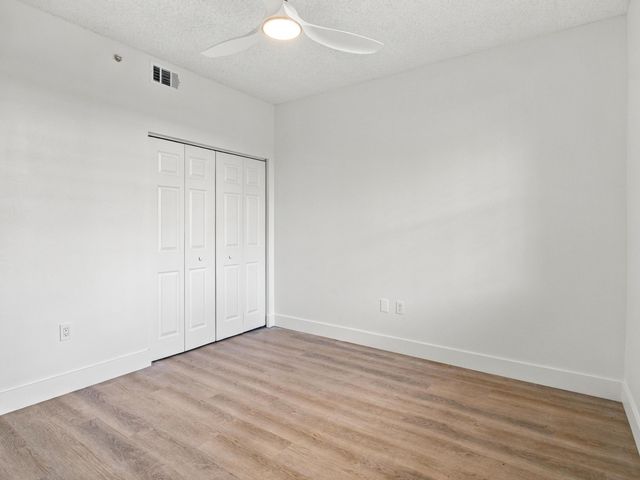 2020 GREENVIEW SHORES Boulevard 109, Wellington, FL 33414