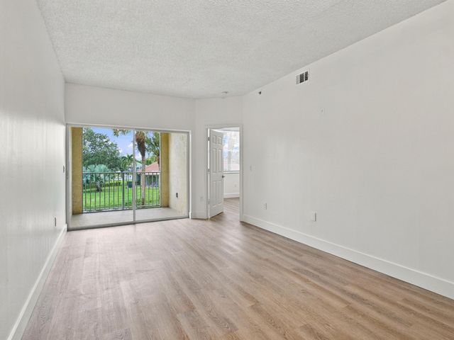 2020 GREENVIEW SHORES Boulevard 109, Wellington, FL 33414
