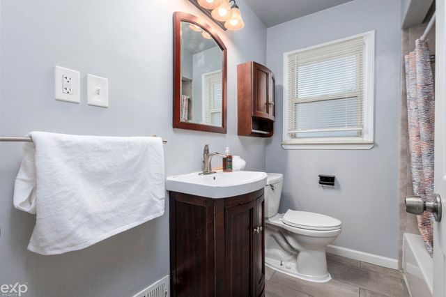 2108 E 4th Street, Royal Oak, MI 48067