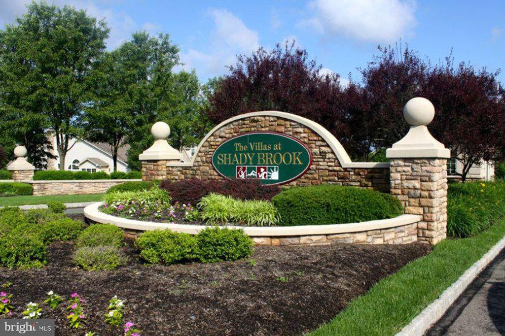 354 SHADY BROOK DR #180, Langhorne, PA 19047