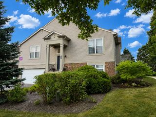 886 Cherry Creek Drive, Grayslake, IL 60030