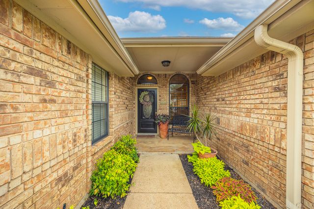 3320 Cypress Court, Bedford, TX 76021