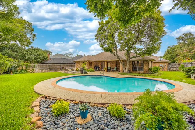 3320 Cypress Court, Bedford, TX 76021