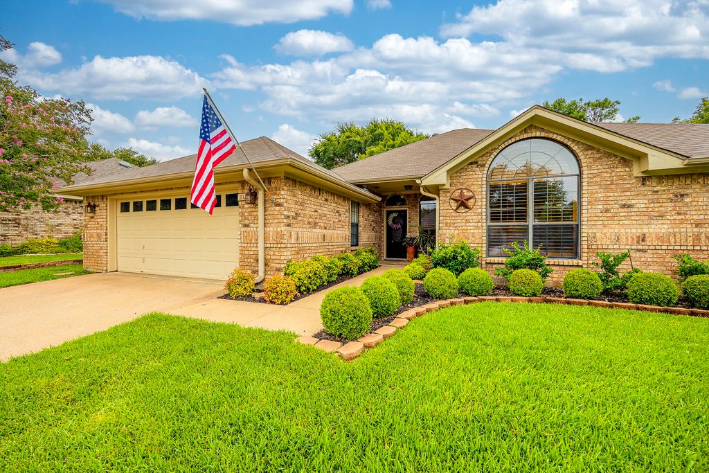 3320 Cypress Court, Bedford, TX 76021