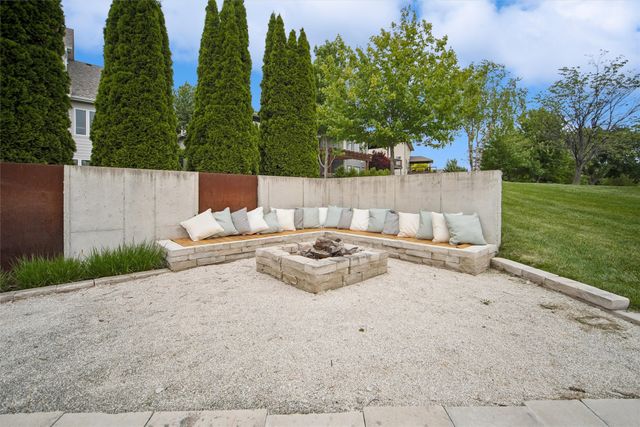 3106 162nd Street, Urbandale, IA 50323