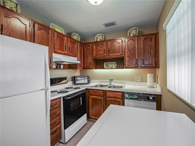 35 VISTA GARDENS Trail 205, Vero Beach, FL 32962