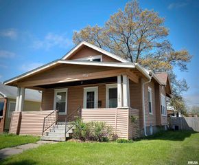 1800 42ND Street, Rock Island, IL 61201