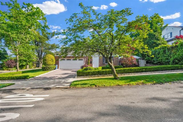 105 Park Lane, Douglaston, NY 11363