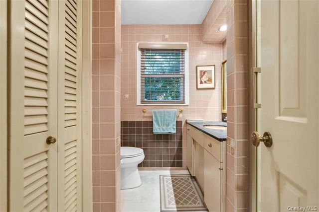 105 Park Lane, Douglaston, NY 11363