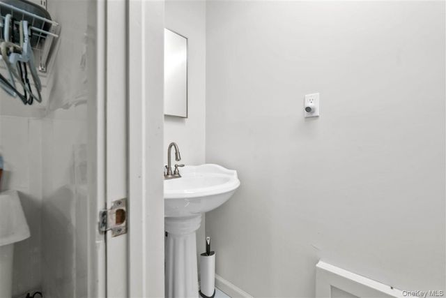 105 Park Lane, Douglaston, NY 11363