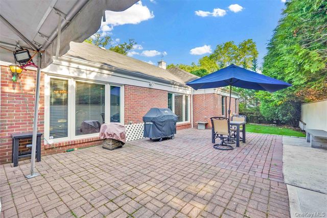 105 Park Lane, Douglaston, NY 11363