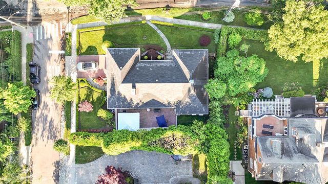 105 Park Lane, Douglaston, NY 11363