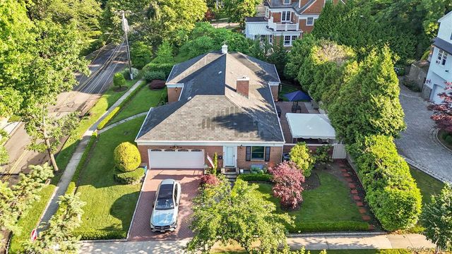 105 Park Lane, Douglaston, NY 11363