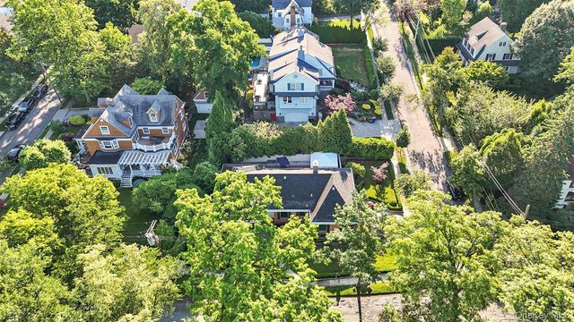 105 Park Lane, Douglaston, NY 11363