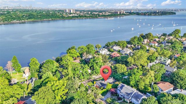 105 Park Lane, Douglaston, NY 11363
