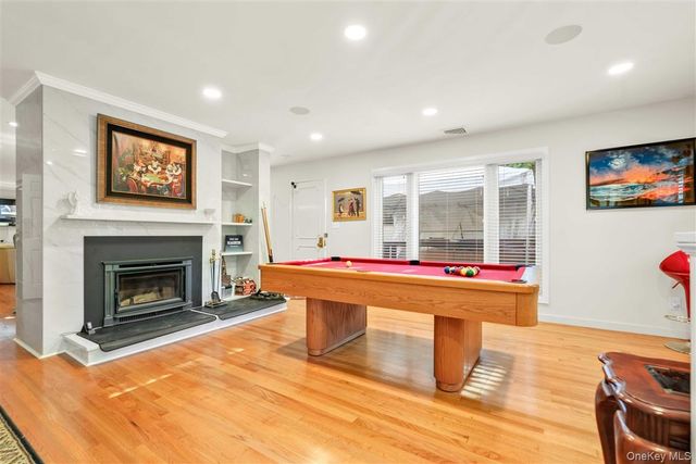 105 Park Lane, Douglaston, NY 11363