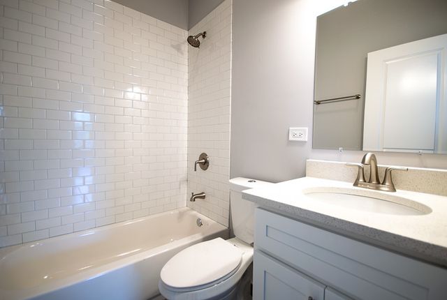 1044 W 18th Street 3F, Chicago, IL 60608