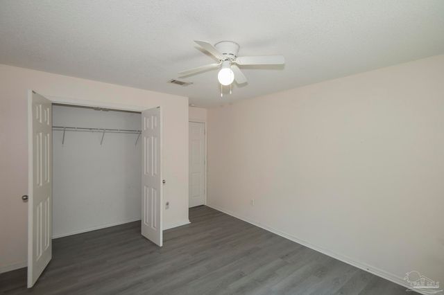 5903 Louisville Ave, Pensacola, FL 32526