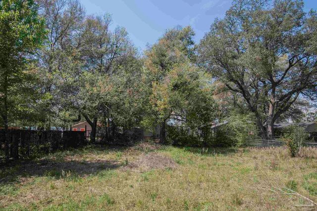 5903 Louisville Ave, Pensacola, FL 32526