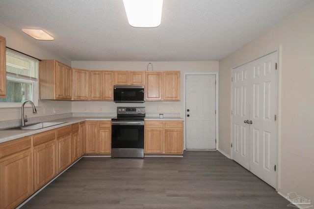 5903 Louisville Ave, Pensacola, FL 32526