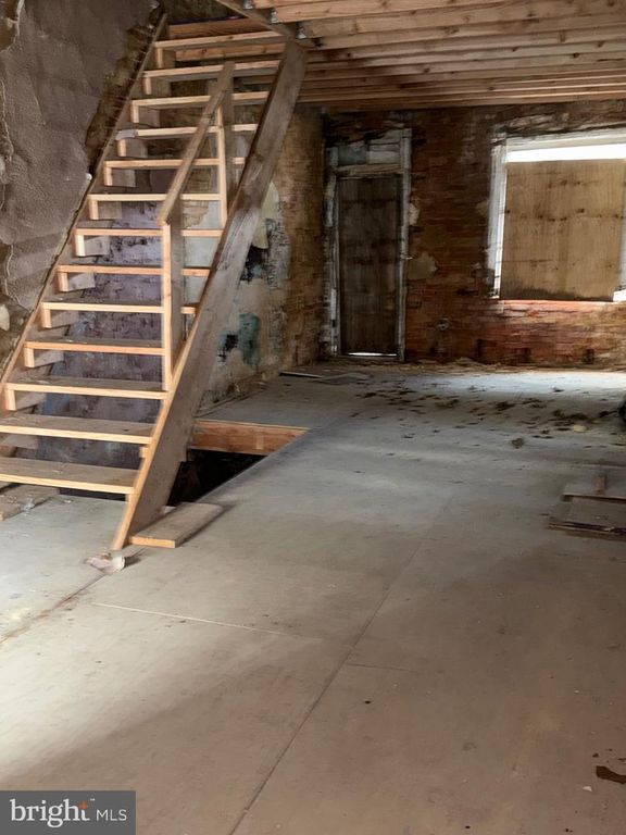 Image 4 of property listing at 452 FURROW ST, Baltimore, MD 21223