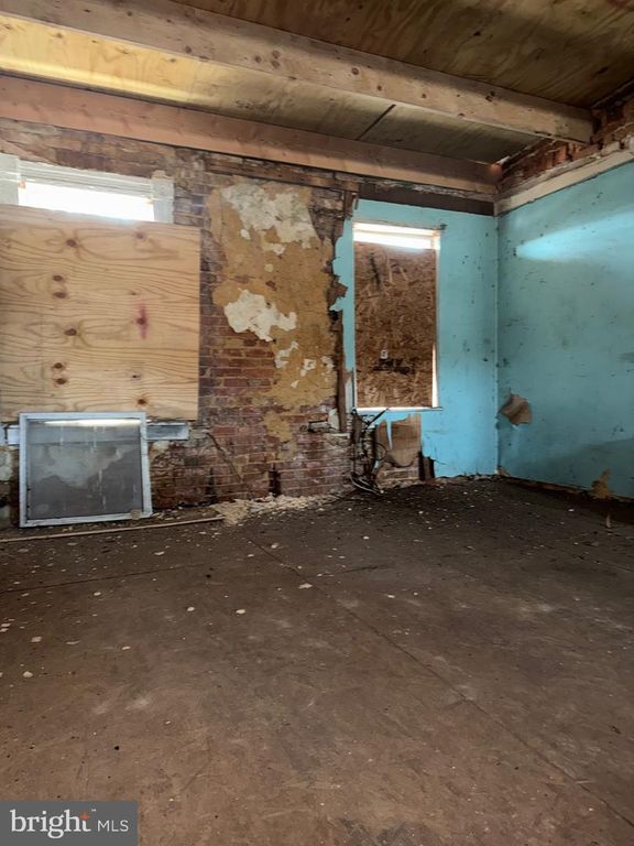 Image 6 of property listing at 452 FURROW ST, Baltimore, MD 21223