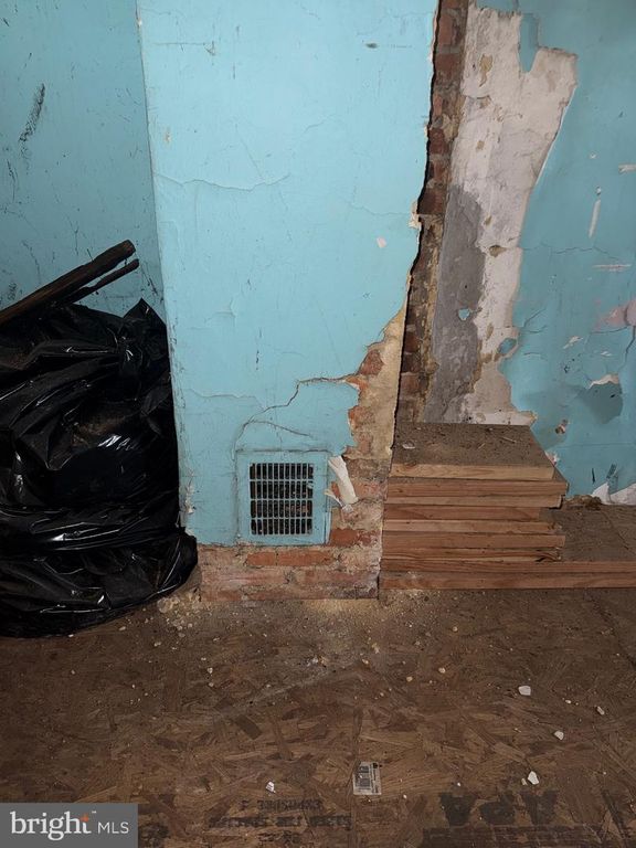 Image 7 of property listing at 452 FURROW ST, Baltimore, MD 21223