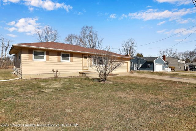 8825 Seney Drive, Dimondale, MI 48821