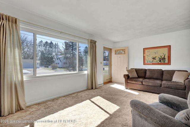 8825 Seney Drive, Dimondale, MI 48821