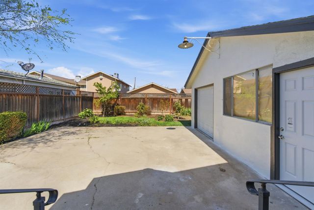 143 W Beverly Pl, Tracy, CA 95376