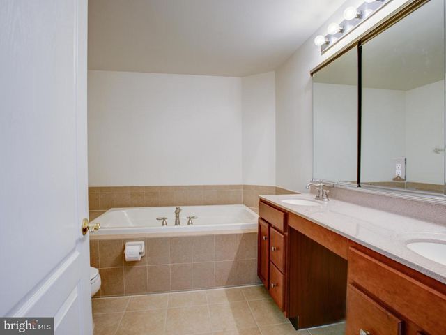 30 LOCKWOOD DR, Princeton, NJ 08540