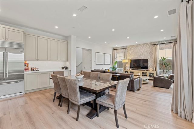 63 Longchamp, Irvine, CA 92602