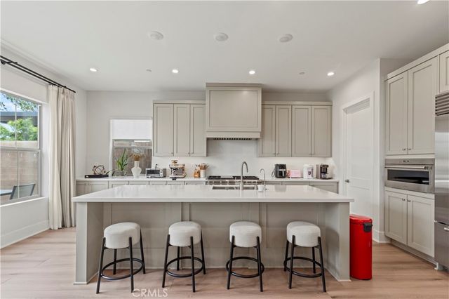 63 Longchamp, Irvine, CA 92602