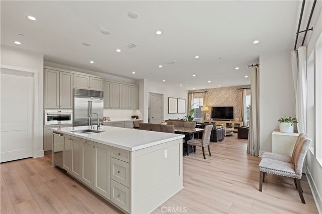 63 Longchamp, Irvine, CA 92602