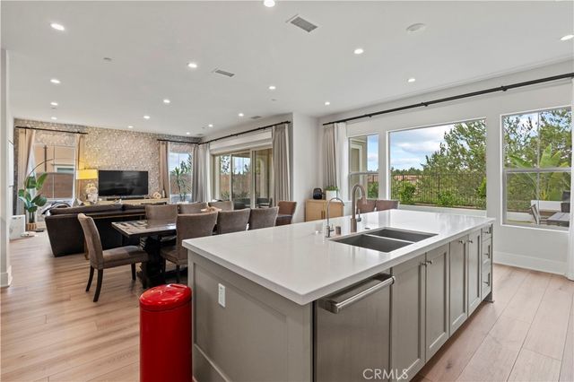 63 Longchamp, Irvine, CA 92602