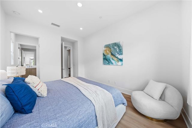 63 Longchamp, Irvine, CA 92602