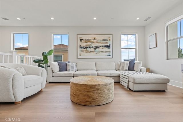 63 Longchamp, Irvine, CA 92602