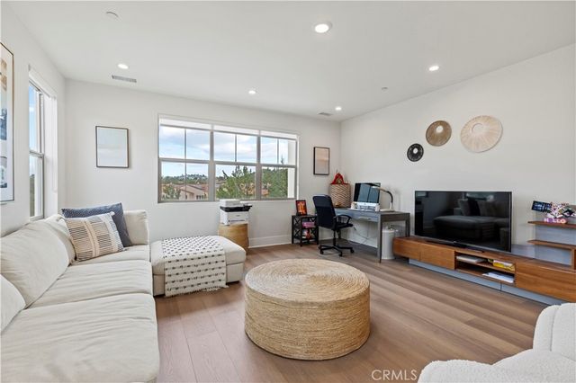 63 Longchamp, Irvine, CA 92602