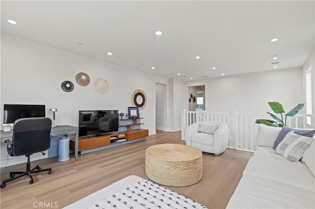 63 Longchamp, Irvine, CA 92602