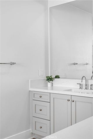 63 Longchamp, Irvine, CA 92602