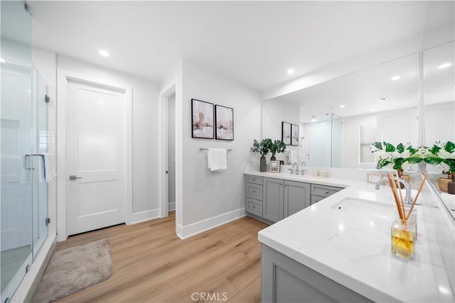 63 Longchamp, Irvine, CA 92602