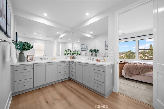 63 Longchamp, Irvine, CA 92602