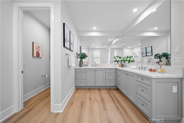 63 Longchamp, Irvine, CA 92602