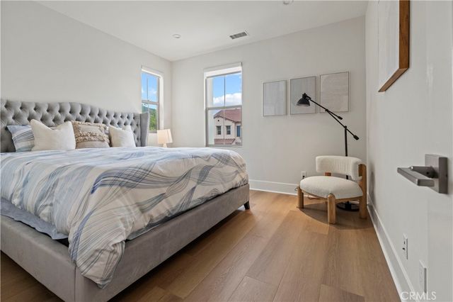 63 Longchamp, Irvine, CA 92602